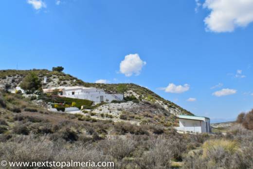 Cave house with 5 en suite bedrooms and an indoor heated swimming pool - Cúllar (Granada)